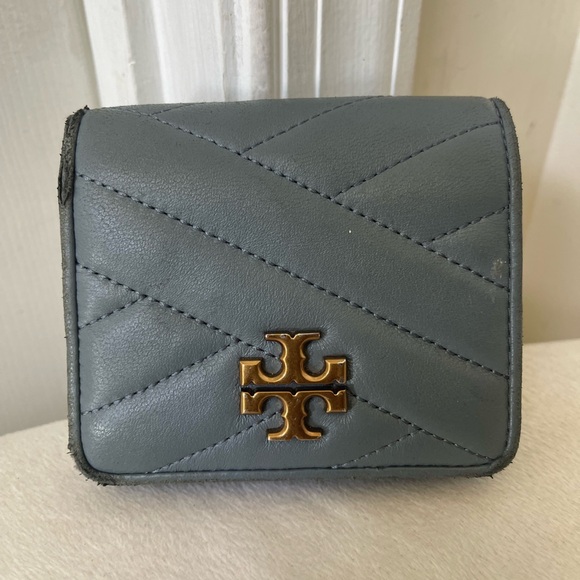 Tory Burch Handbags - Tory Burch Quilted Compact Wallet